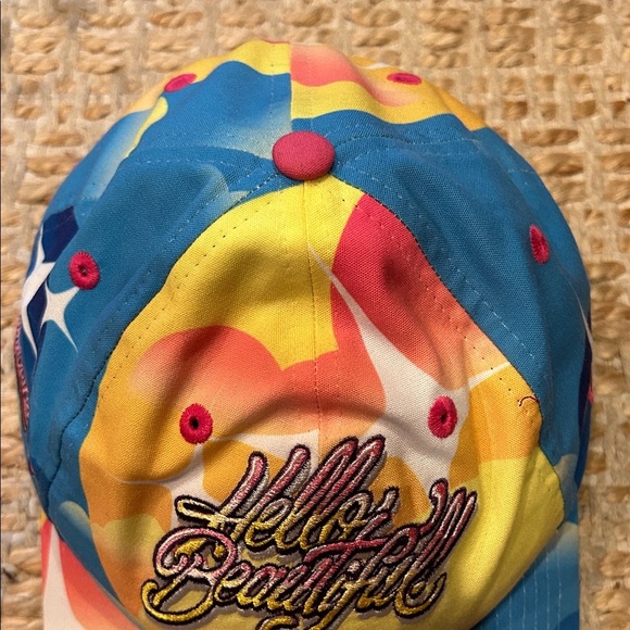 Lynwood Walls Queen Colorful 'Hello Beautiful' Women's Cap - Picture 4 of 8